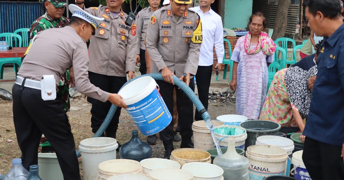 Guyur Air 13.000 Liter di Desa Banjarwangunan, Kapolres Ciko : Mudah-mudahan Bermanfaat