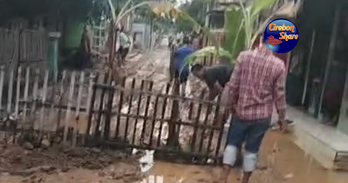 Jalan rusak Cirebon Timur