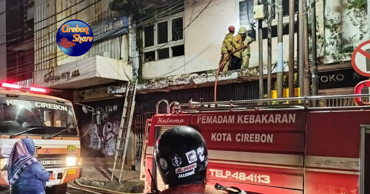 kebakaran toko di Pasuketan Cirebon