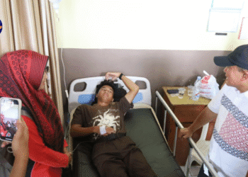 Program Makan Bergizi Gratis kembali menjadi sorotan publik setelah ratusan siswa di Kecamatan Luragung, Kabupaten Kuningan, mengalami gejala mual, pusing, dan muntah secara bersamaan.