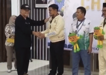 Camat Ciwaru Kuningan borong 2 emas catur