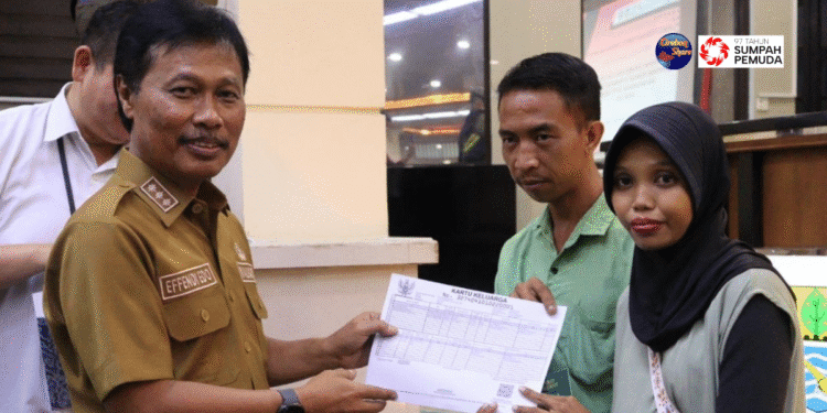 Penyerahan Buku Nikah