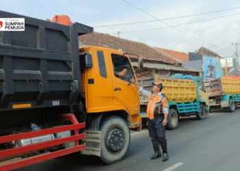 Truk ODOL dilarang beroperasi di Jawa Barat mulai 2 Januari 2026.