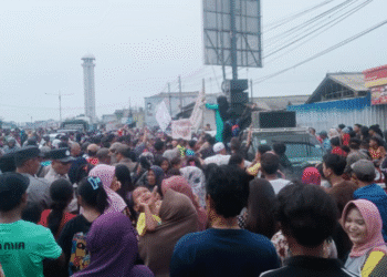 Ribuan Warga Eretan Wetan Demo Tuntut Janji Bupati Lucky Hakim