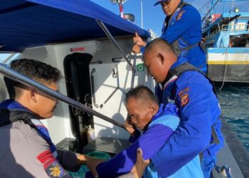 Kapal Terbalik di Perairan Indramayu