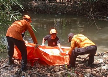 Mayat Tanpa Identitas Ditemukan Hanyut di Sungai Cirebon