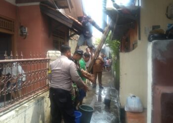 Detik-detik Kebakaran di Kasepuhan Cirebon Berhasil Dikendalikan