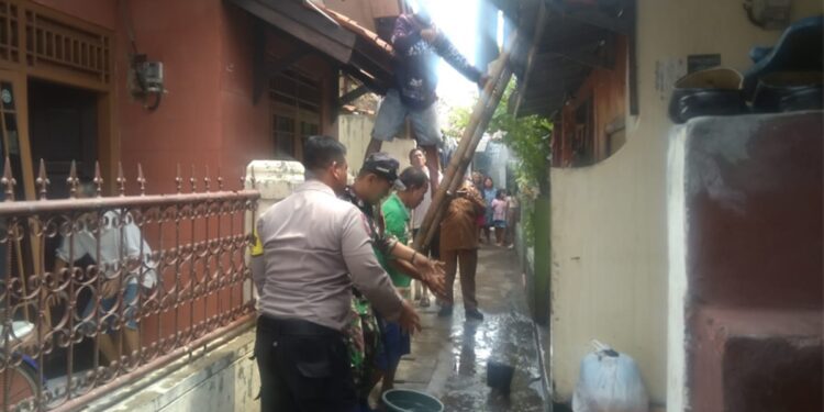 Detik-detik Kebakaran di Kasepuhan Cirebon Berhasil Dikendalikan
