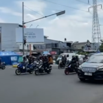Ribuan pemudik sepeda motor melintasi jalur arus mudik Pantura Cirebon pada H-6 Lebaran 2026.