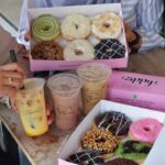 Donyo Donatunyu Kalitanjung Cirebon dengan donat unyu, bomboloni mini, dan berbagai pilihan donat lezat yang menjadi favorit pelanggan.