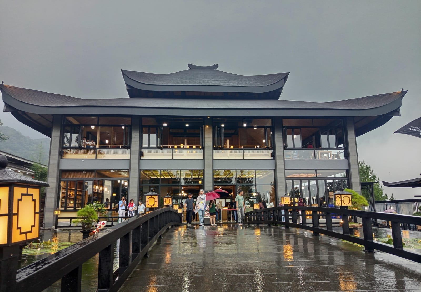 Arunika Eatery dengan suasana nyaman, pelayanan ramah, dan pengalaman wisata kuliner yang cocok untuk keluarga, teman, dan pasangan.