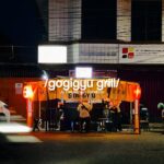 Gogigyu Cirebon menyajikan Ramen Curry Original dengan beef saikoro juicy, kuah curry gurih, dan aroma grill khas Japanese street grill.