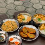 Katanya Bubur Cirebon dengan pilihan Bubur Saikoro, udang, ayam, kwetiau Bagan, dan Bakwan Pontianak