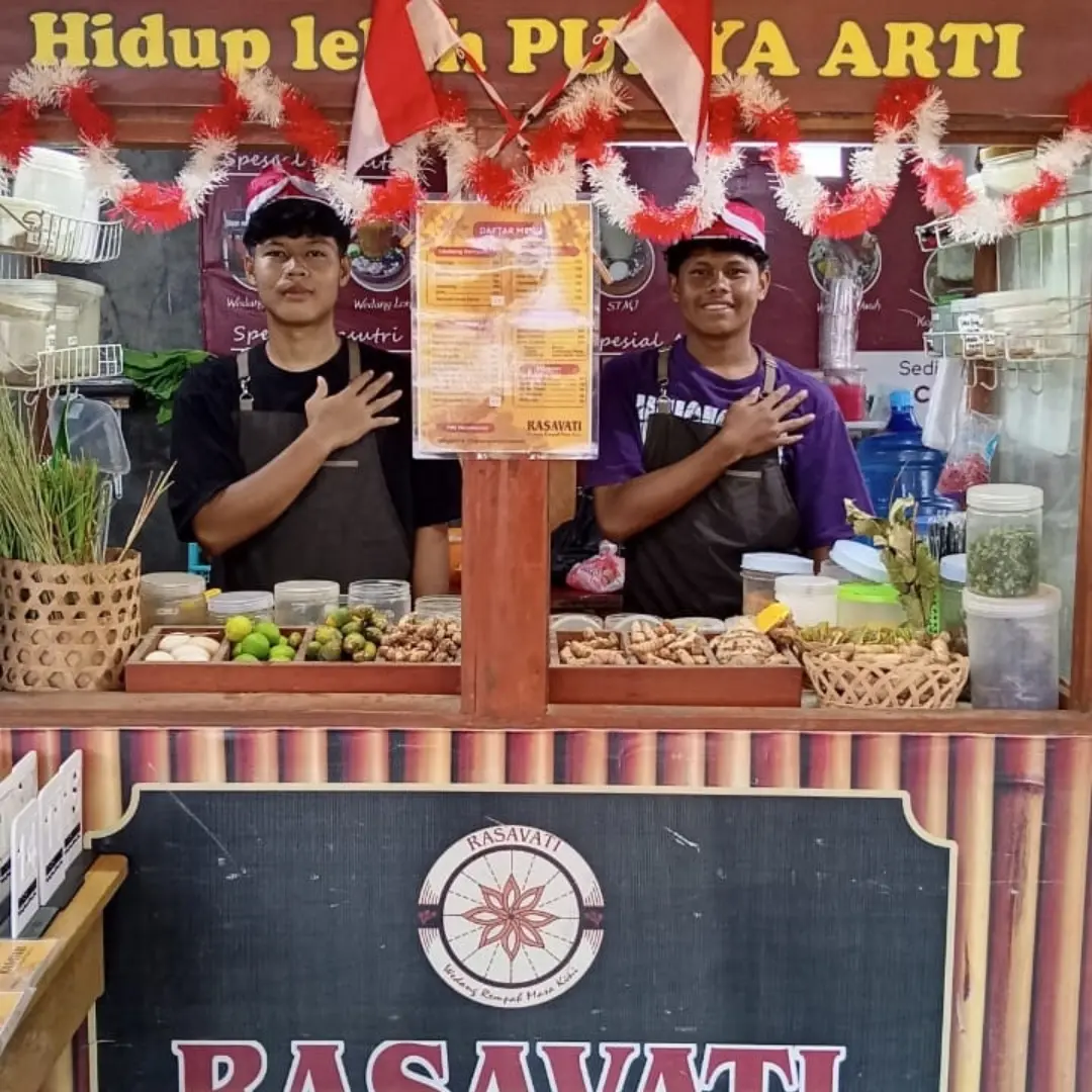Saung Rempah Rasavita, tempat makan adem dengan view sawah yang asri dan suasana nyaman untuk quality time bersama keluarga atau teman.