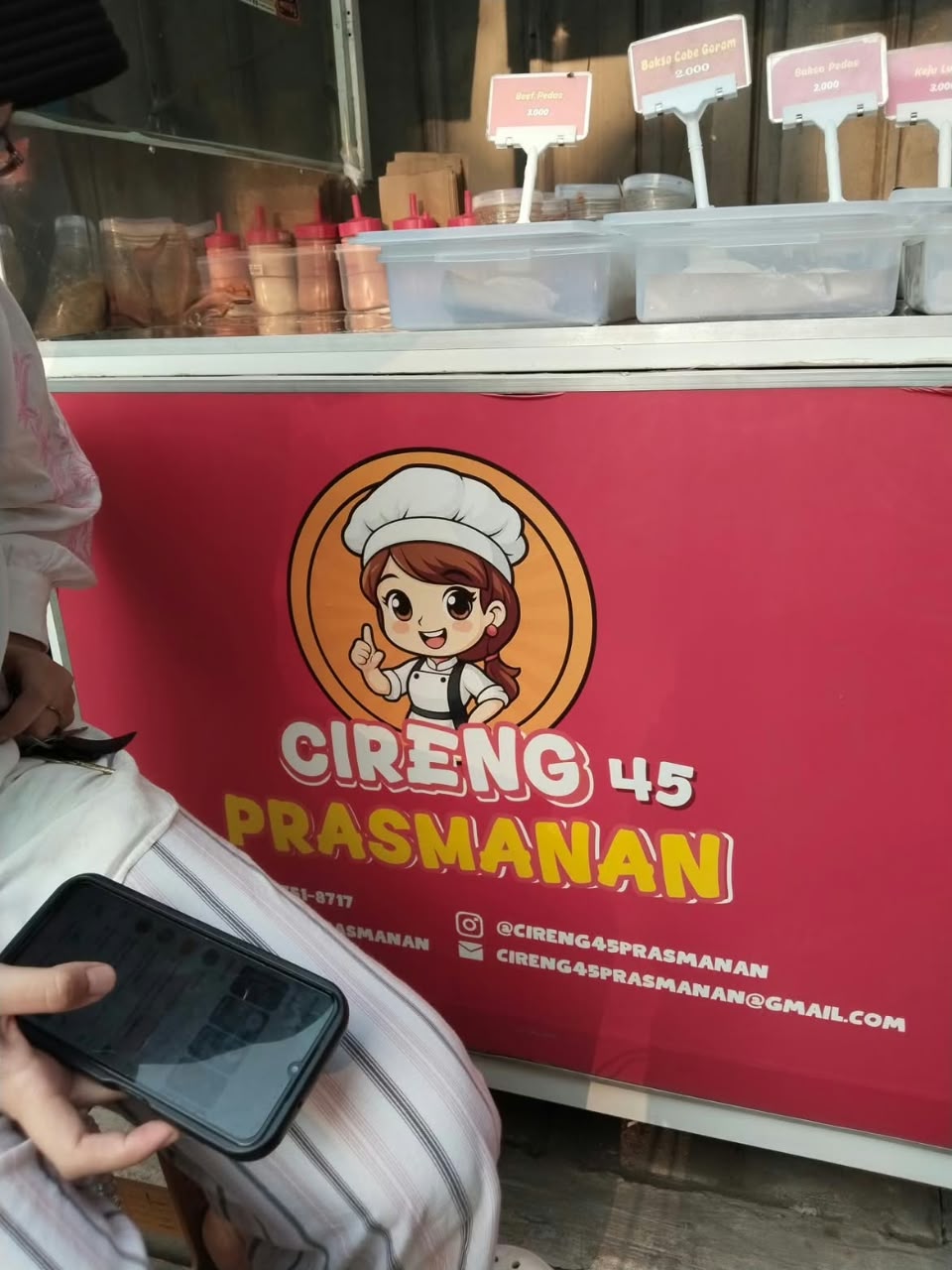 Cireng 45 Prasmanan Palimanan menawarkan cireng murah dengan 15 varian rasa dan isian yang lezat.