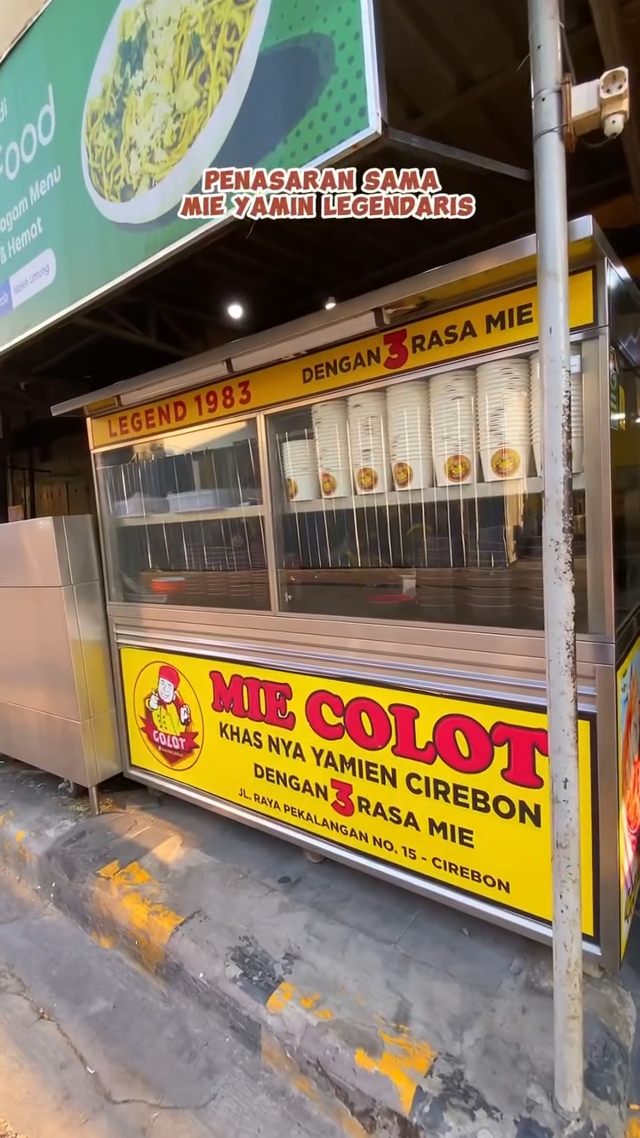 Mie Colot Cirebon, mie yamin legendaris sejak 1983 dengan cita rasa khas yang menggugah selera.