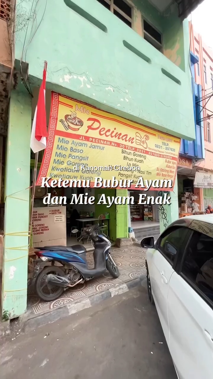 Mie Pecinan Cirebon, sajian mie ayam dan bubur ayam enak dengan cita rasa khas yang menggugah selera.