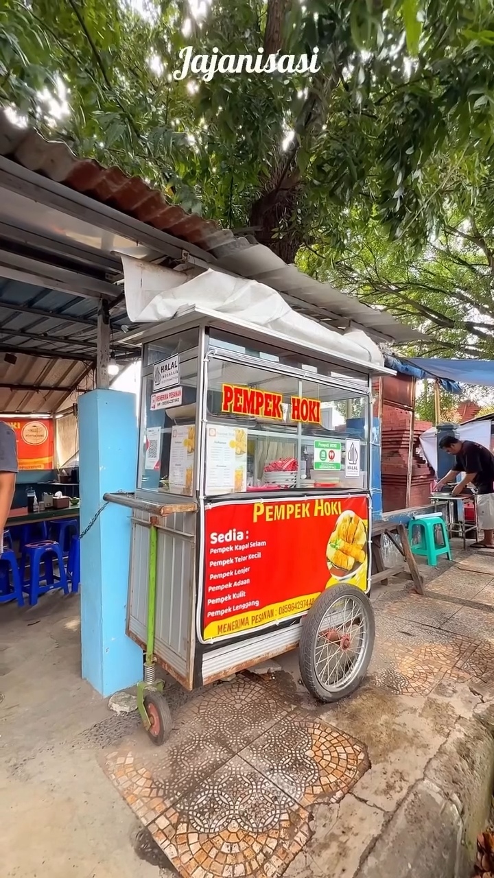 Pempek Hoki Cirebon, pempek kenyal dan gurih mulai Rp18 ribuan dengan cuko yang lezat.