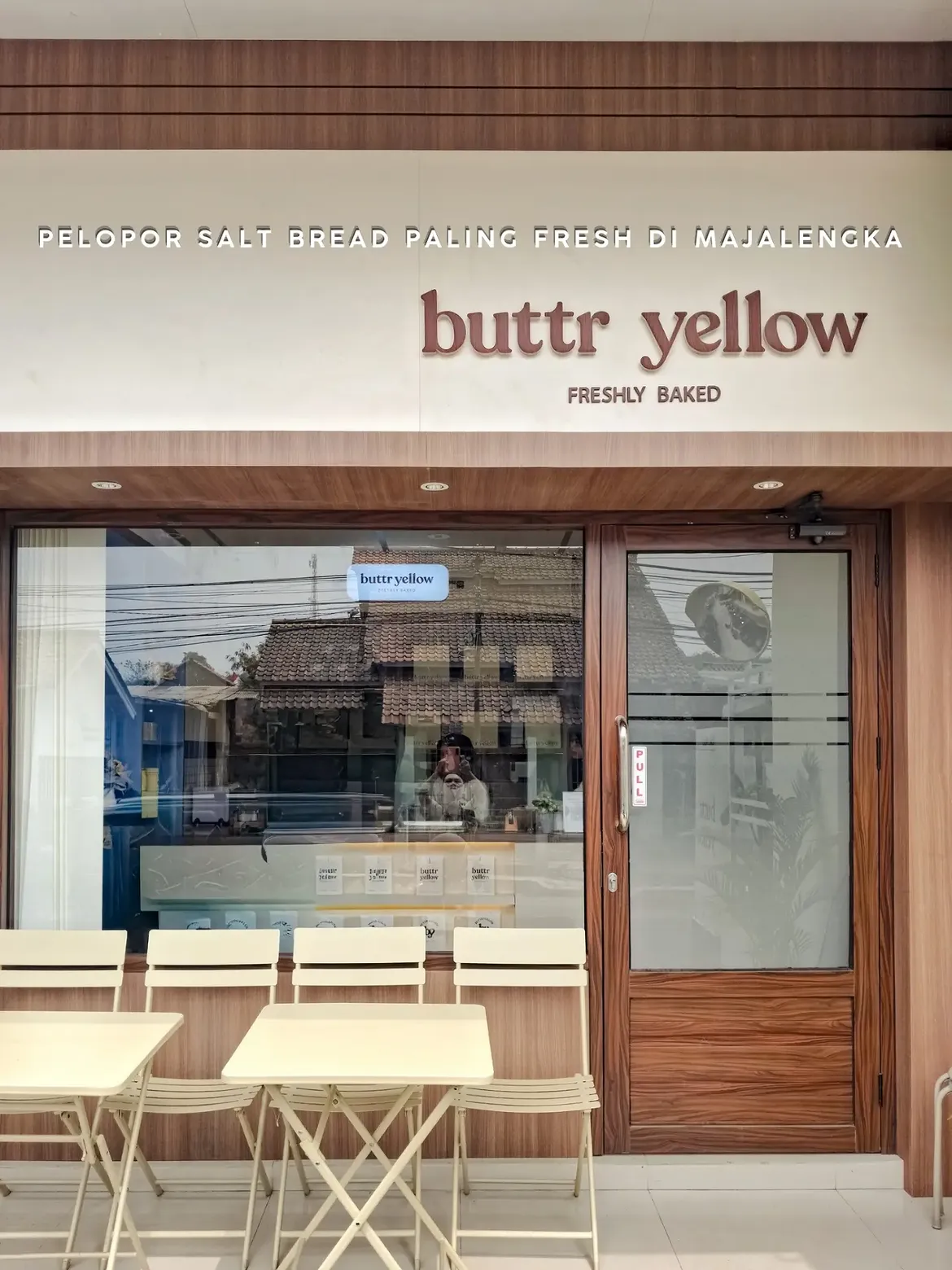 Buttr Yellow Majalengka, salt bread dengan banyak varian rasa yang cocok untuk camilan dan oleh-oleh.