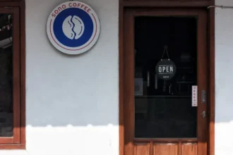 Sono Coffee Majalengka, coffeeshop industrial dan homey dengan suasana nyaman untuk nongkrong dan WFC.