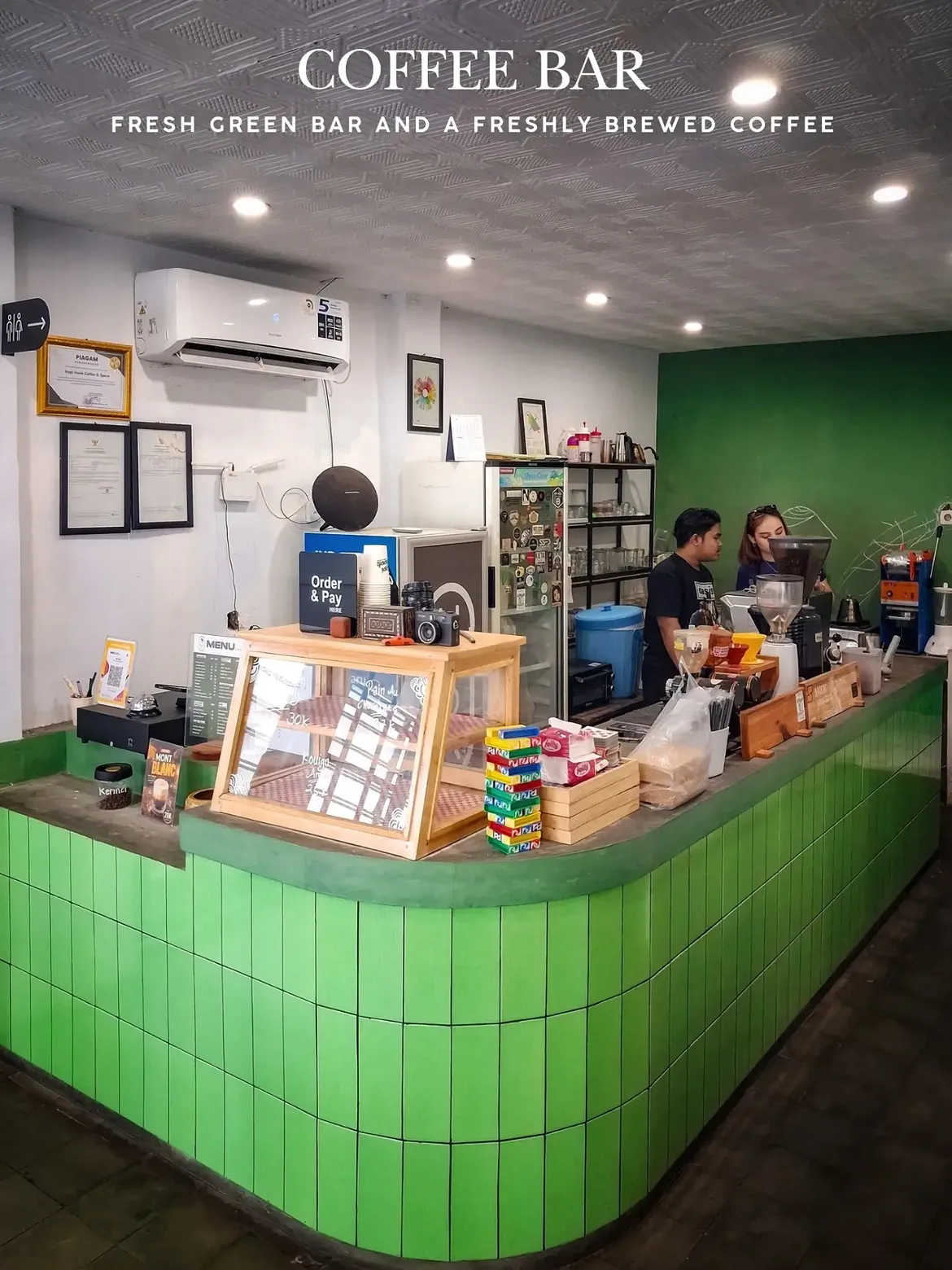 Kopi Hook Majalengka, coffeeshop hijau dengan suasana nyaman untuk nongkrong, WFC, dan menikmati kopi bersama teman.